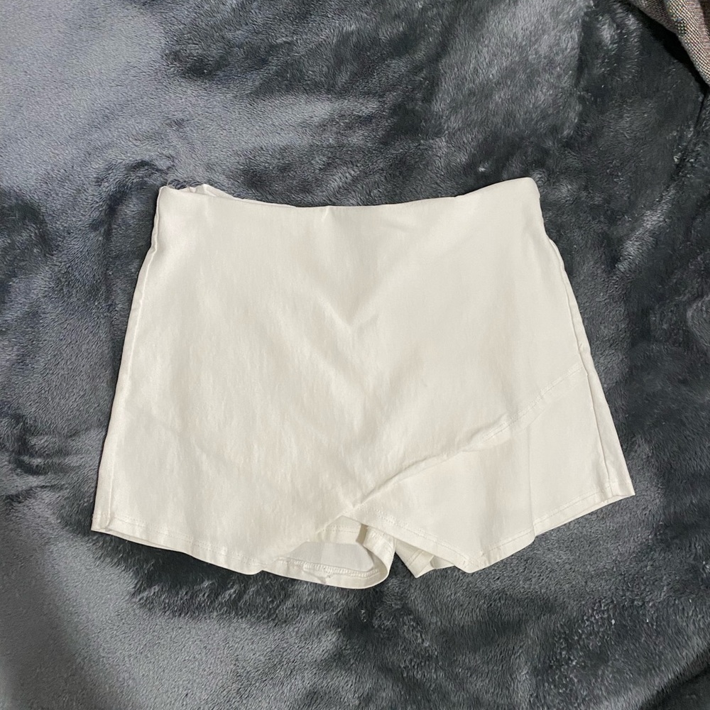 White skort